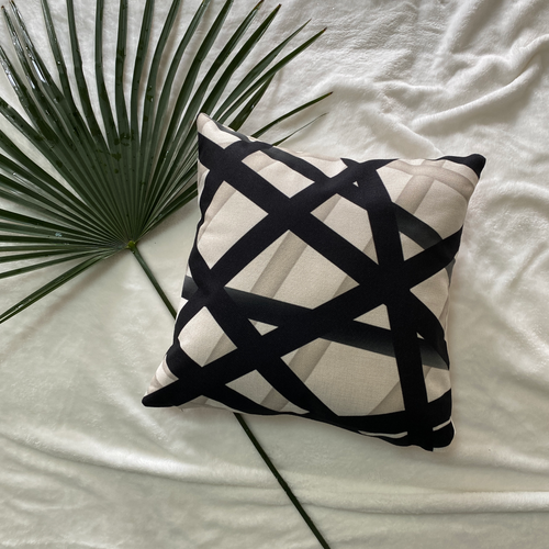 Our Contemporary Collection of pillowcases has clean black-and-white geometric patterns that will take your breath away. These beautiful prints will bring a high-level of sophistication to your space. A must have set for any outdoor space. 