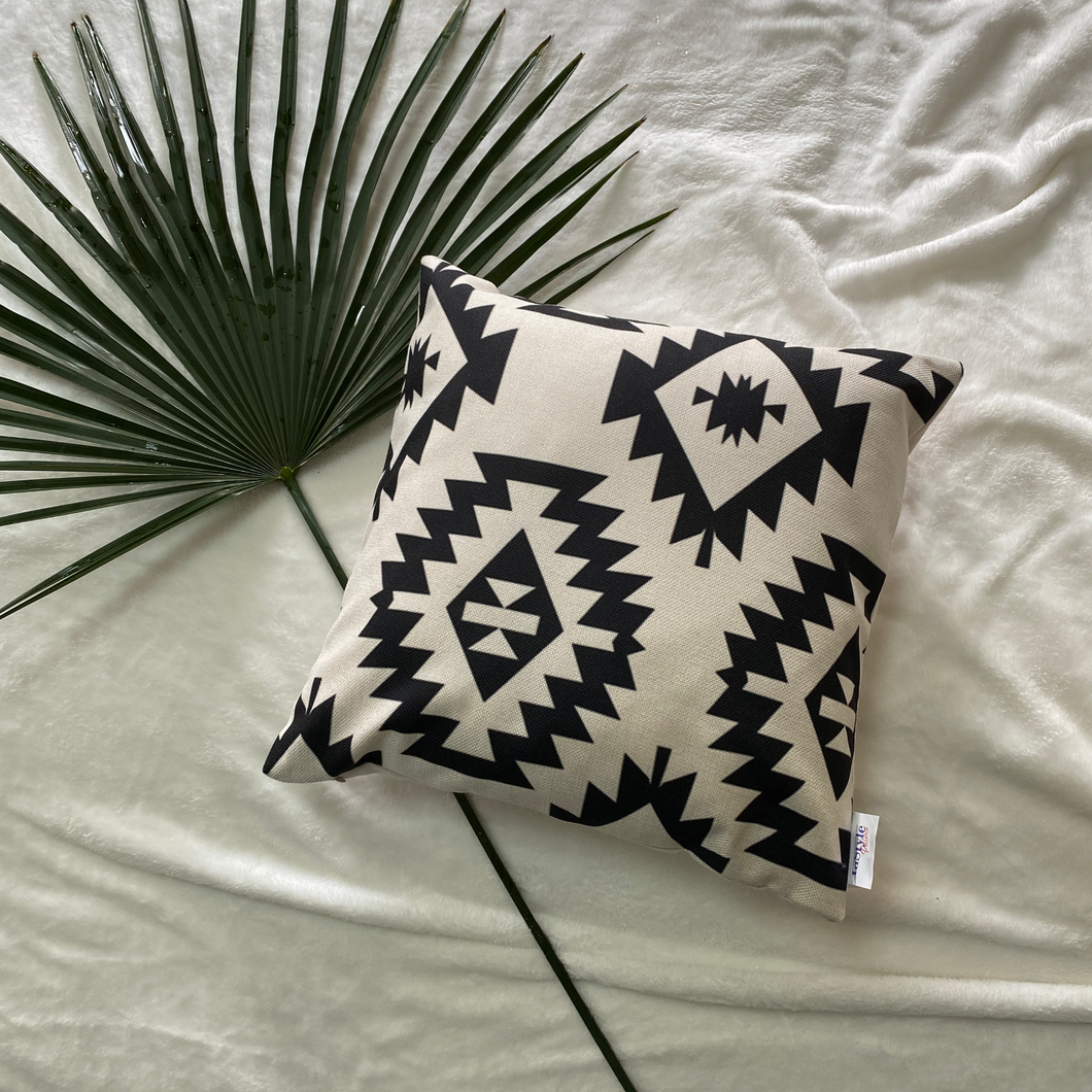 Our Contemporary Collection of pillowcases has clean black-and-white geometric patterns that will take your breath away. These beautiful prints will bring a high-level of sophistication to your space. A must have set for any outdoor space. 